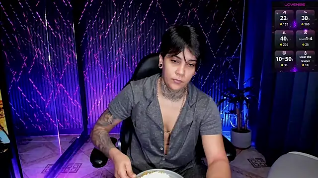 ZhoeStrong online show from February 1, 8:07 pm