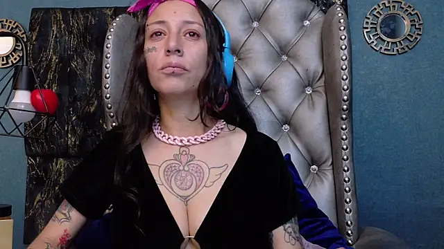 Snapshot of LusstCruella chatting on May 1, 3:05 pm LusstCruella online show from May 1, 3:05 pm