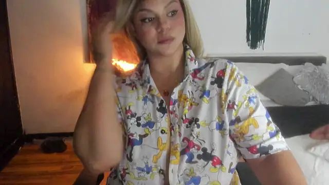 Snapshot of cattleya_campbell chatting on July 15, 12:27 am cattleya campbell online show from July 15, 12:27 am