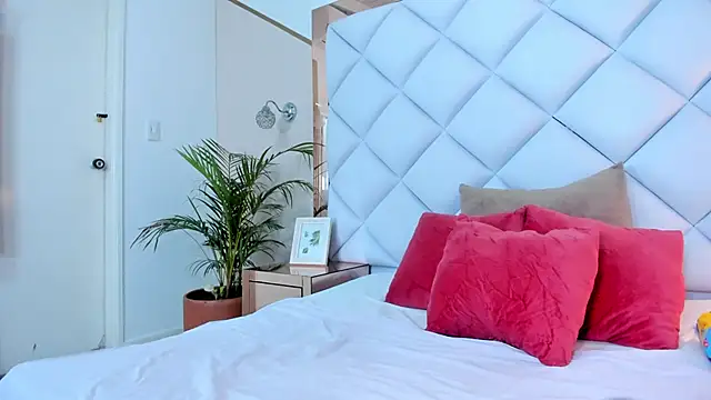 Snapshot of melaniee_jones chatting on December 23, 6:16 pm melaniee jones online show from December 23, 6:16 pm