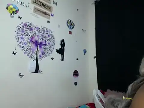 Snapshot of katty_ebonny chatting on March 16, 3:47 am katty ebonny online show from March 16, 3:47 am