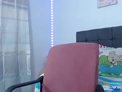 Snapshot of katty_ebonny chatting on October 28, 3:21 am katty ebonny online show from October 28, 3:21 am