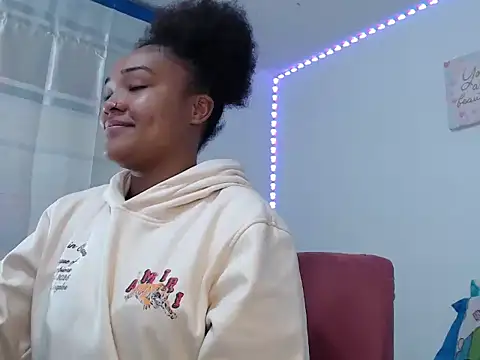 Snapshot of katty_ebonny chatting on November 19, 2:00 am katty ebonny online show from November 19, 2:00 am