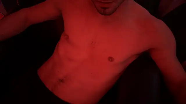 Snapshot of hot_shot_13 chatting on January 16, 4:07 am hot shot 13 online show from January 16, 4:07 am