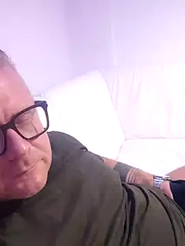 Snapshot of swingr chatting on January 5, 4:47 am swingr online show from January 5, 4:47 am