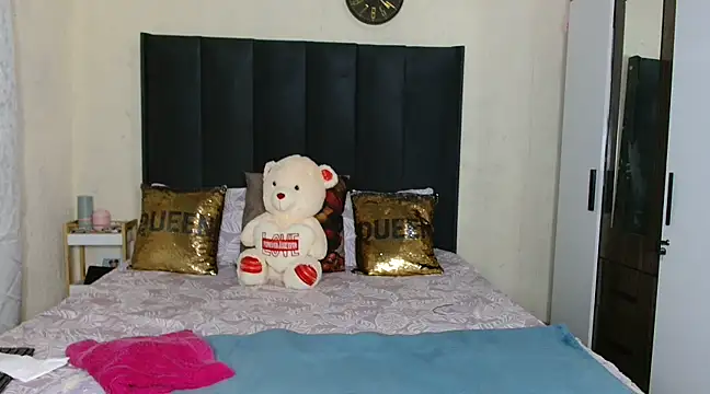 quenliyasa online show from March 17, 7:37 pm