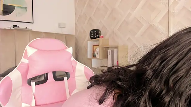 Haru Bonny online show from March 14, 8:14 pm