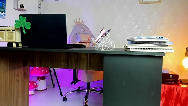 Alaia Love77 online show from March 31, 9:15 pm