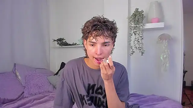 santy-kitty online show from January 18, 1:09 am