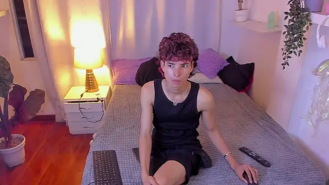 santy-kitty online show from March 28, 2:11 am