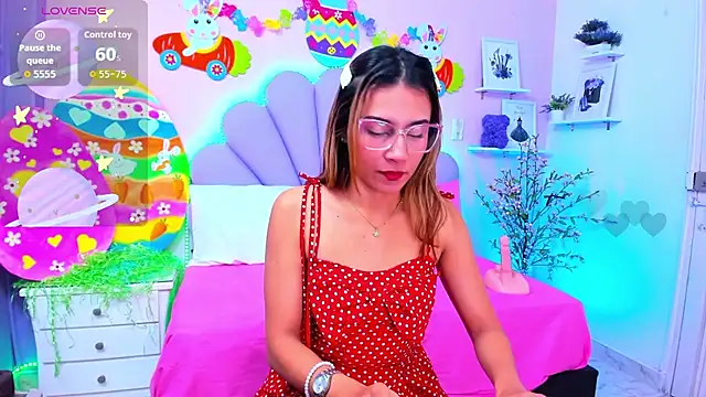 HannaPretthy online show from April 2, 11:30 am