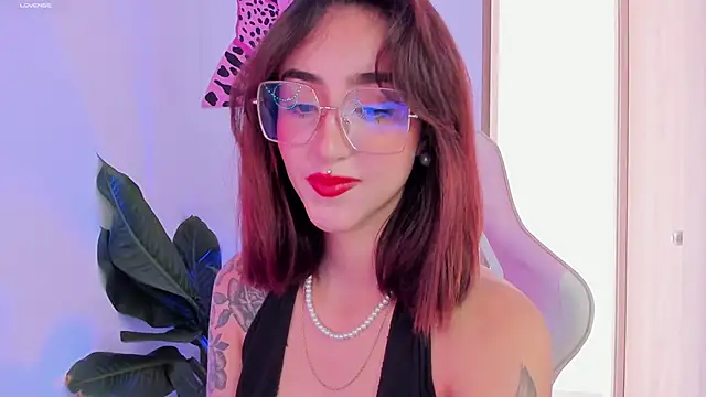 MelodieRoy online show from February 10, 8:00 pm