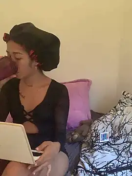 Snapshot of Marielasanchez chatting on February 25, 6:20 pm Marielasanchez online show from February 25, 6:20 pm