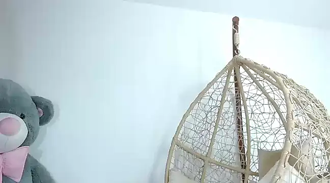 Snapshot of ebonyhotcats90 chatting on December 22, 10:58 pm ebonyhotcats90 online show from December 22, 10:58 pm