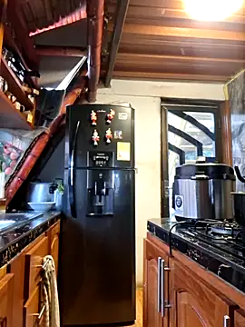 amazonafit  online show from April 18, 9:37 pm