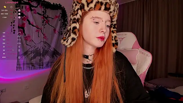 Snapshot of ScarletRos3 chatting on December 4, 3:21 pm ScarletRos3 online show from December 4, 3:21 pm