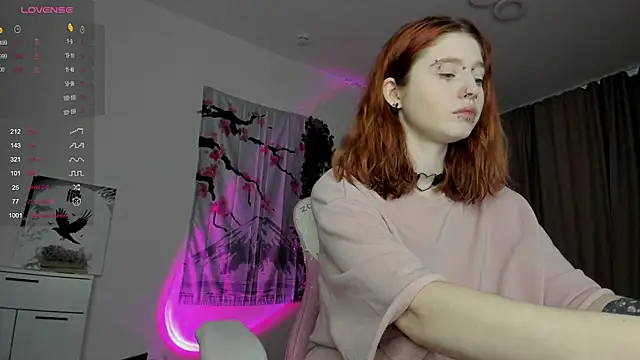 Snapshot of ScarletRos3 chatting on January 22, 1:32 pm ScarletRos3 online show from January 22, 1:32 pm