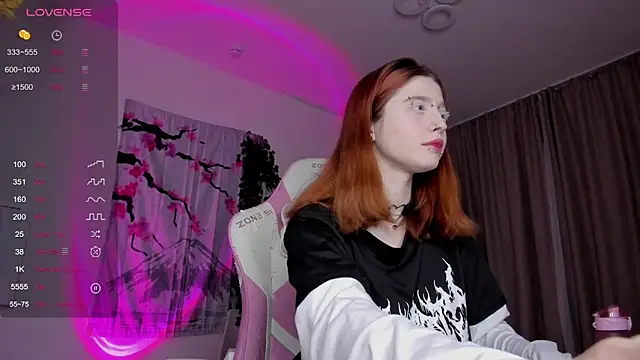 Snapshot of ScarletRos3 chatting on February 28, 2:09 am ScarletRos3 online show from February 28, 2:09 am