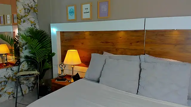 EmaBakker online show from October 24, 11:50 am