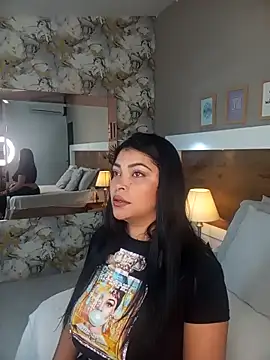 Snapshot of EmaBakker chatting on December 22, 12:02 pm EmaBakker online show from December 22, 12:02 pm