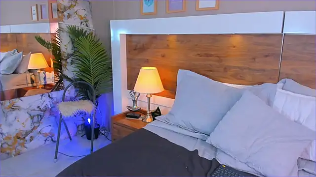 Snapshot of EmaBakker chatting on January 5, 5:27 pm EmaBakker online show from January 5, 5:27 pm