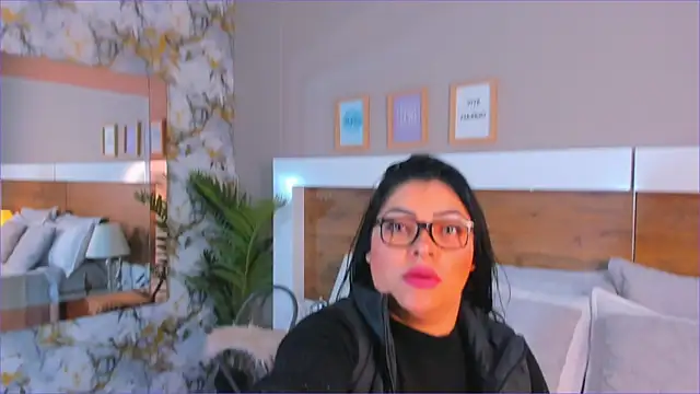 Snapshot of EmaBakker chatting on January 15, 11:15 am EmaBakker online show from January 15, 11:15 am