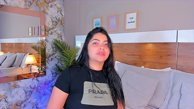 Snapshot of EmaBakker chatting on February 3, 7:02 am EmaBakker online show from February 3, 7:02 am