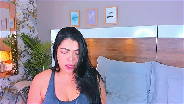 Snapshot of EmaBakker chatting on February 16, 9:38 am EmaBakker online show from February 16, 9:38 am