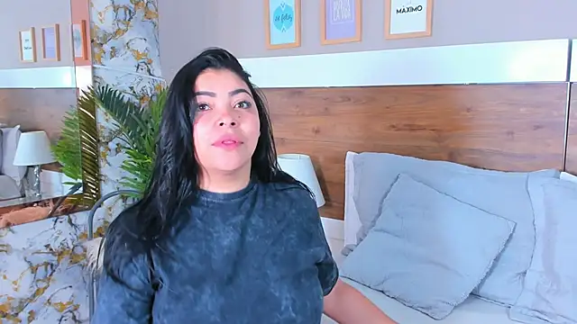 Snapshot of EmaBakker chatting on February 24, 6:33 am EmaBakker online show from February 24, 6:33 am