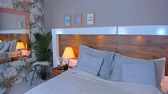 Snapshot of EmaBakker chatting on March 1, 9:11 am EmaBakker online show from March 1, 9:11 am