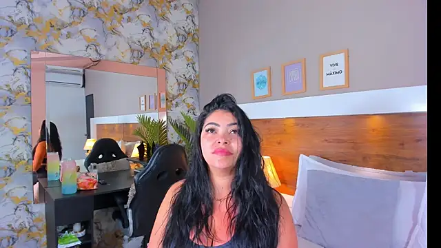 EmaBakker online show from April 4, 8:45 am