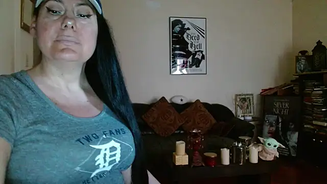 mandaloriangirls online show from April 17, 6:00 pm