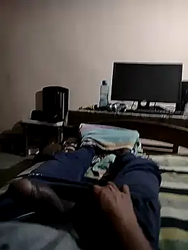 Snapshot of pura43 chatting on February 9, 5:01 pm pura43 online show from February 9, 5:01 pm