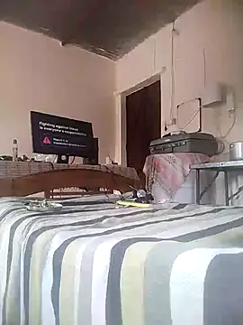 Snapshot of pura43 chatting on February 19, 10:45 am pura43 online show from February 19, 10:45 am