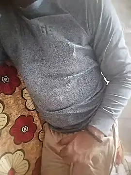 Snapshot of pura43 chatting on February 25, 5:58 pm pura43 online show from February 25, 5:58 pm