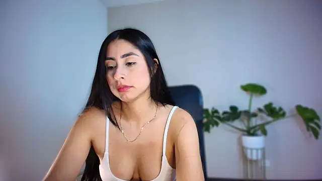 auroracaruso11 online show from March 26, 6:35 pm