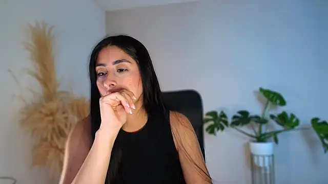 auroracaruso11 online show from April 16, 9:39 pm