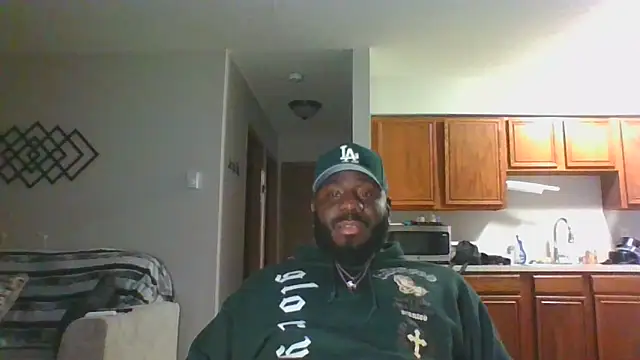 Snapshot of Stayinalive1992 chatting on December 17, 6:24 am Stayinalive1992 online show from December 17, 6:24 am