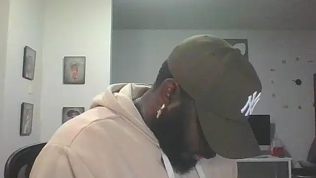 Snapshot of Stayinalive1992 chatting on November 7, 2:33 am Stayinalive1992 online show from November 7, 2:33 am