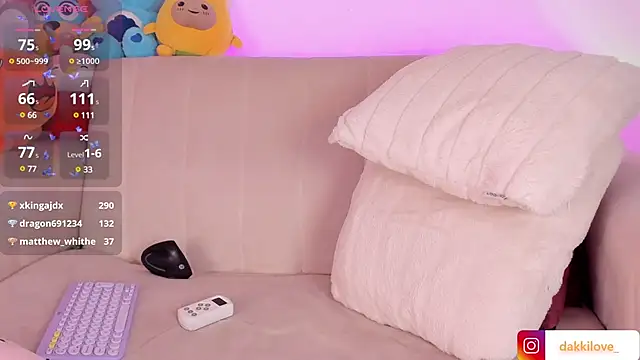 Snapshot of DAKOTA_LOVEE chatting on February 18, 8:27 am DAKOTA LOVEE online show from February 18, 8:27 am