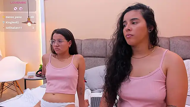 Dilan y Mia online show from December 12, 5:15 pm