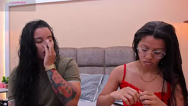 Dilan y Mia online show from December 19, 1:51 pm