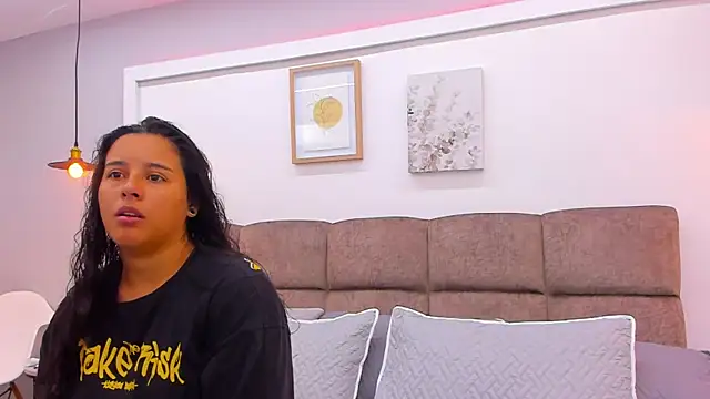 Dilan y Mia online show from March 13, 12:35 pm