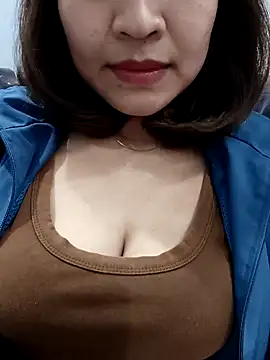 Snapshot of AssAsiancute chatting on December 10, 1:33 pm AssAsiancute online show from December 10, 1:33 pm