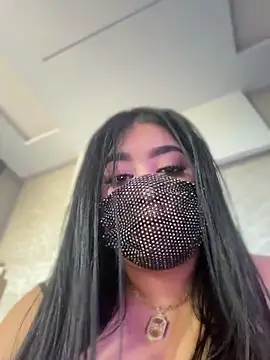 belquiis online show from April 12, 1:05 pm