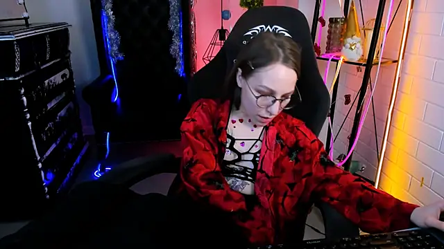 AphexQueen online show from December 15, 9:20 pm