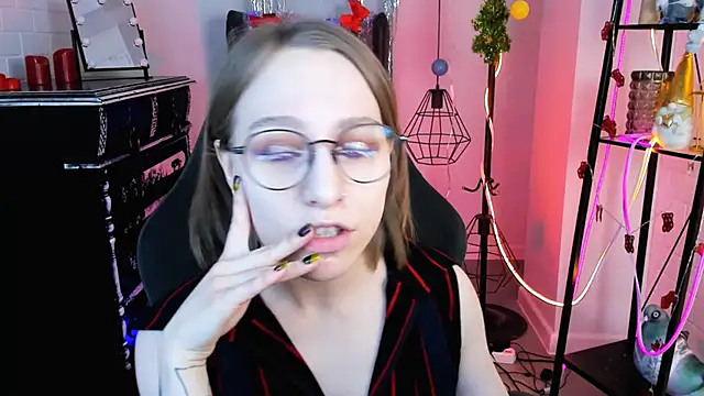 AphexQueen online show from December 19, 7:18 pm