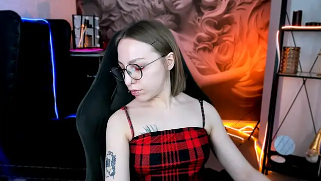 AphexQueen online show from January 30, 9:15 am