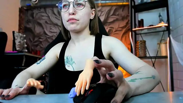 AphexQueen online show from February 3, 4:10 pm