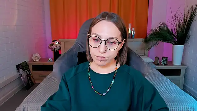 AphexQueen online show from February 6, 1:21 pm